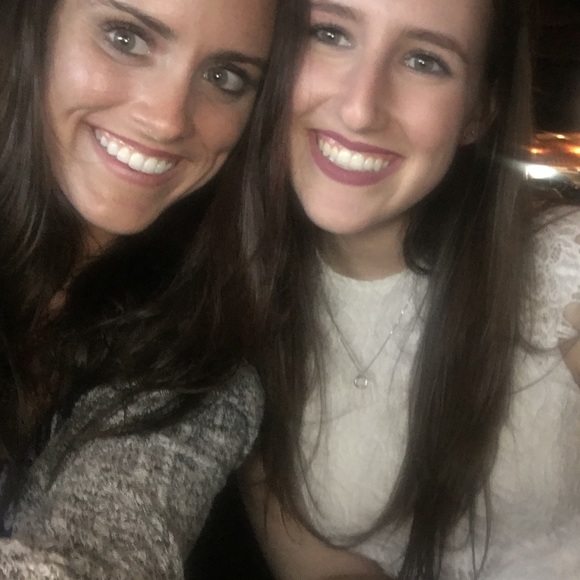 Meet The Poshers, Lauren & Catherin! 👯‍♀️💕 - Picture 6 of 8